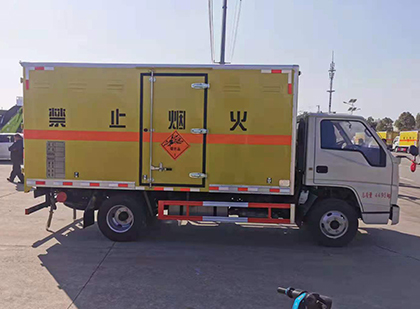 平顺爆破器材运输车技术升级与安全合规新趋势